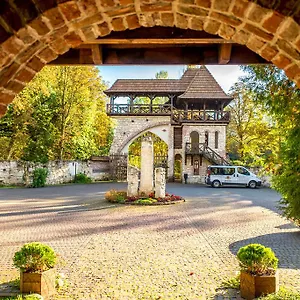 Drevny Grad Park-hotel فندق