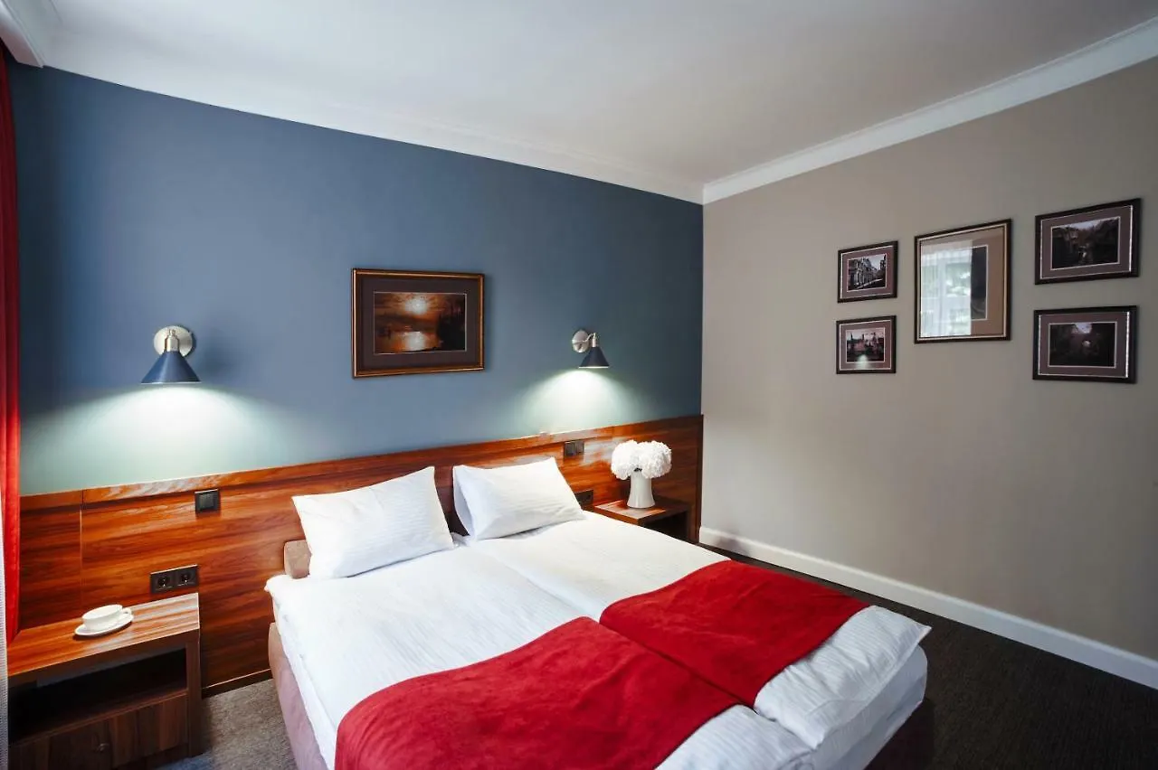 Sherlock Holmes Boutique Hotel Lwów Ukraina